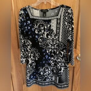 White House Black Market mini dress/tunic. Size S. Shoulder to hem measure 30”.